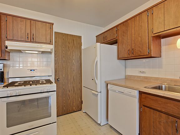 5th image of 369 Southbury Ct APT C2