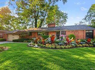 436 Barclay Rd, Grosse Pointe Farms, MI 48236