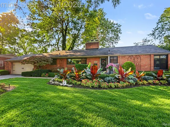 436 Barclay Rd, Grosse Pointe Farms, MI 48236