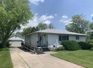 1831 E Pinconning Rd, Pinconning, MI 48650