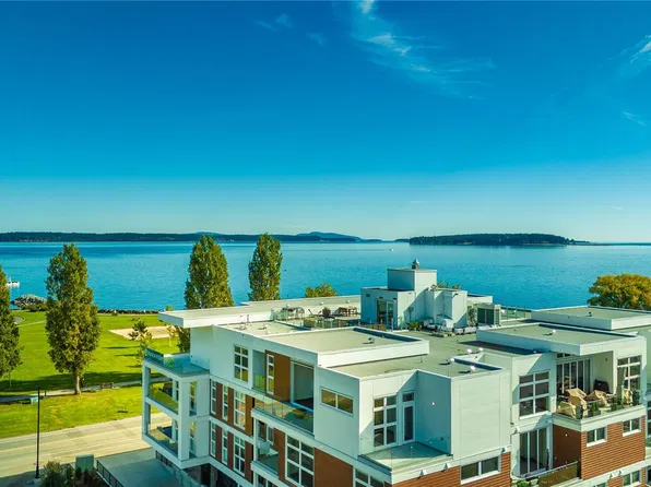 9570 5th St #403, Sidney, BC V8L 2W5