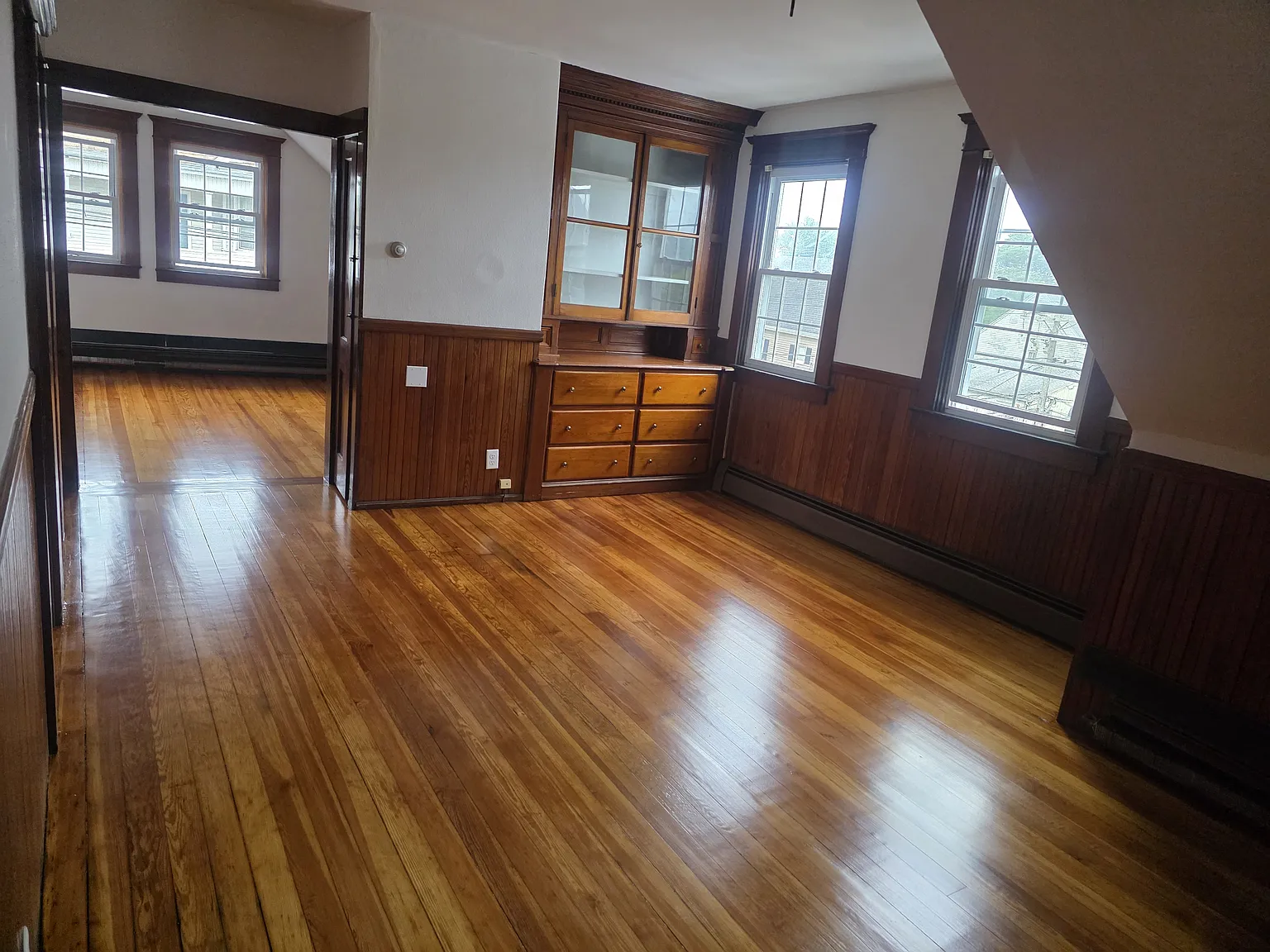 3 bed, 875 sqft, $1,599 — Photo 1