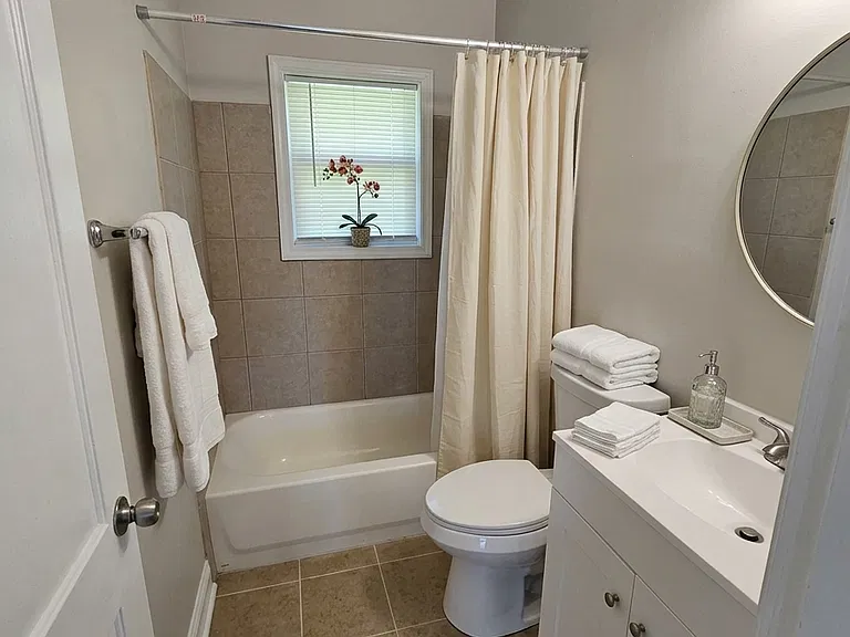 1004 S 45th St — Photo 16