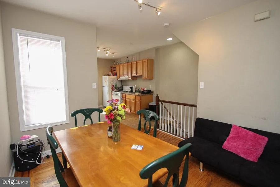4 bed, 2.0 bath, 1140 sqft, $1,895 — Photo 4