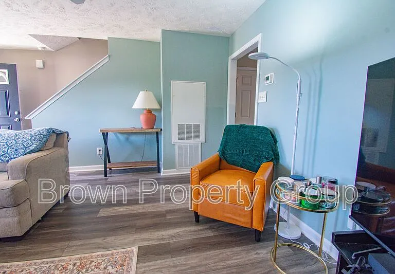 4918 Yorkchester Dr — Photo 4