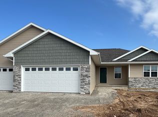 4654 Richard Ln, Green Bay, WI 54313