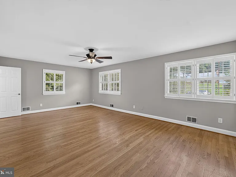 6443 Walters Woods Dr — Photo 37