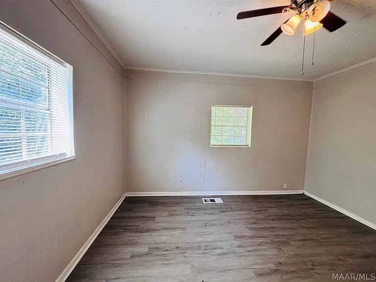 218 Broadway St — Photo 11