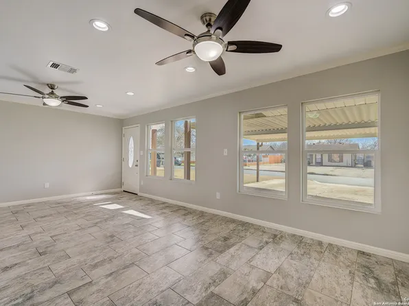 327 Harcourt Ave, San Antonio, TX 78223