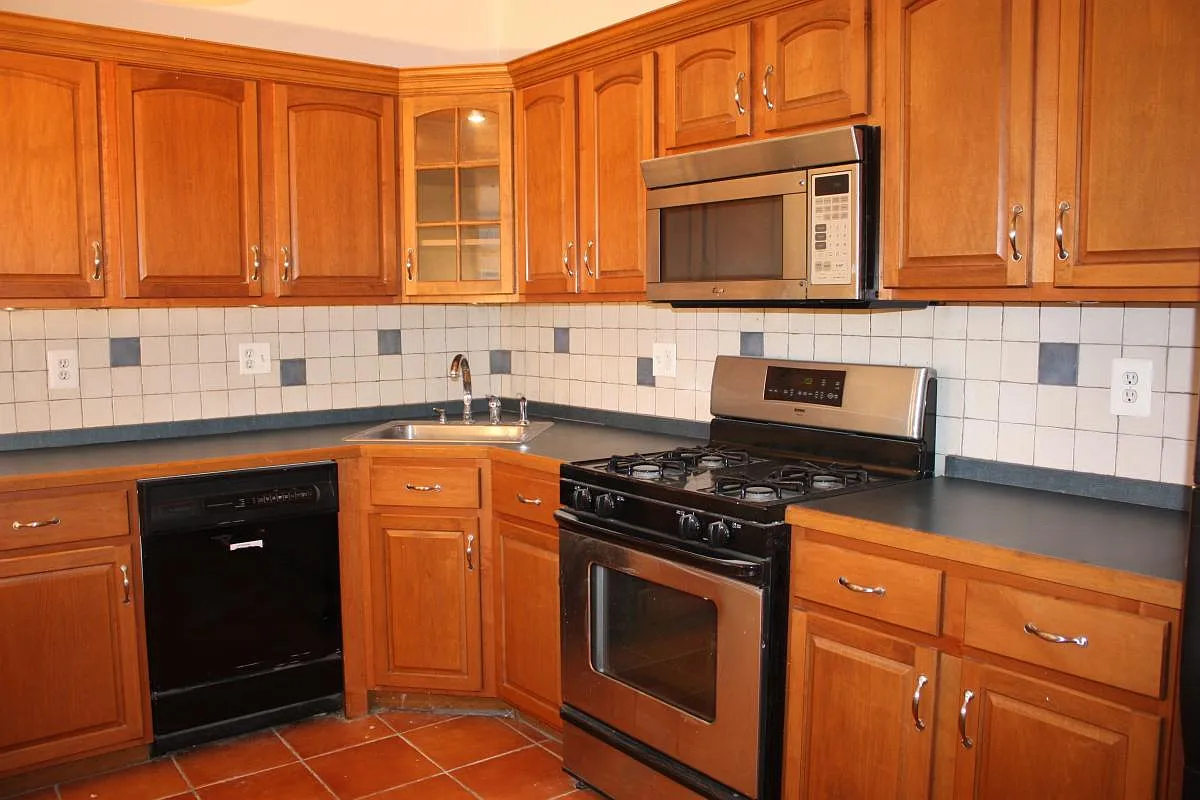 4 bed, 1646 sqft, $2,725 — Photo 4