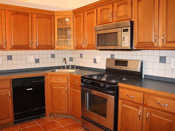 Eat-in kitchen