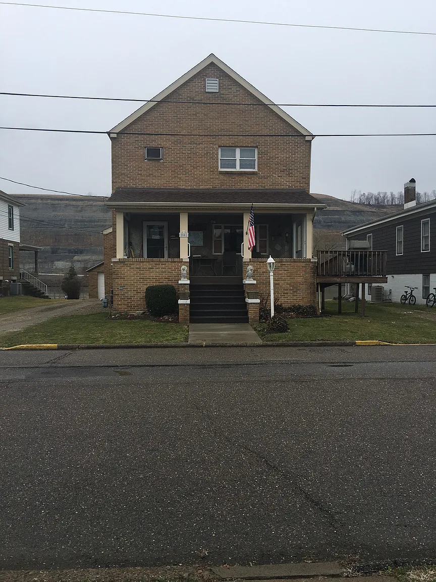 2001 Marianna St photo 1
