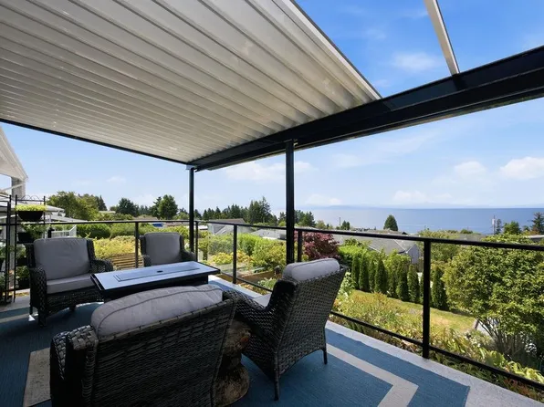 5111 Bay Rd, Sechelt, BC V7Z 0B5