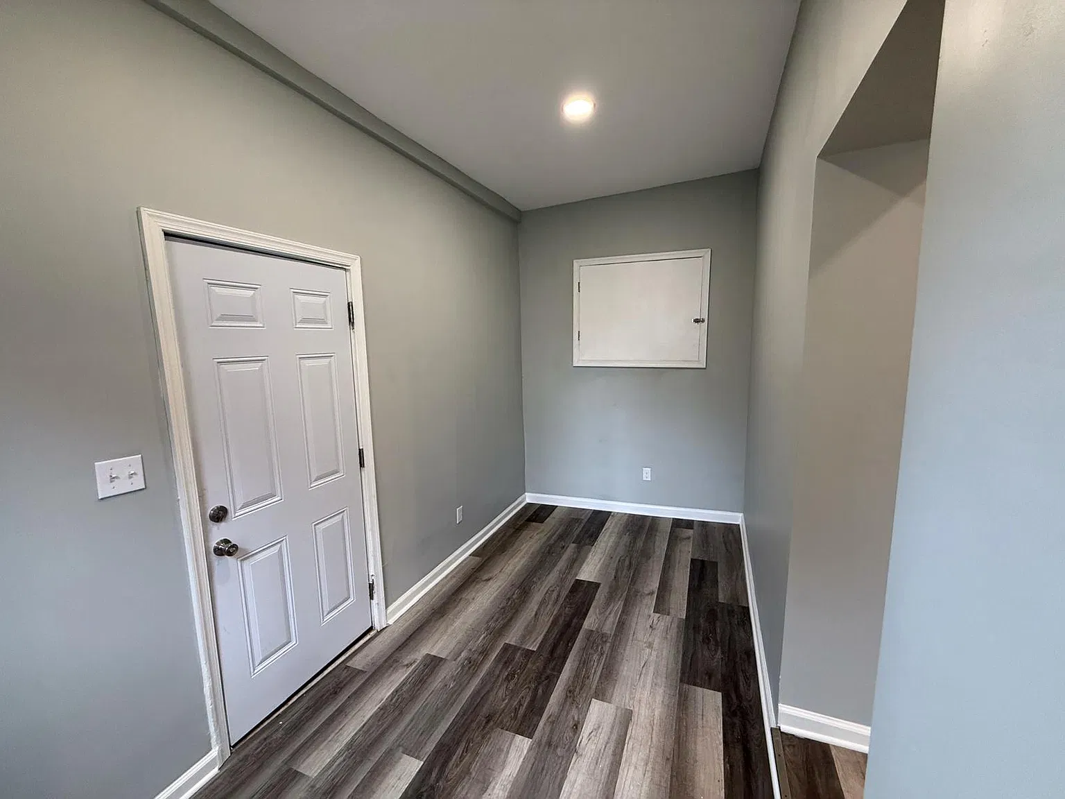 802 N Division St — Photo 3