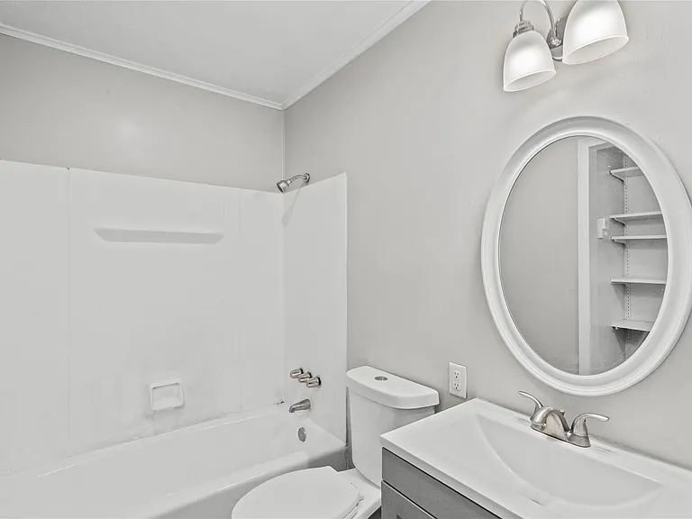1916 N Logan St — Photo 12