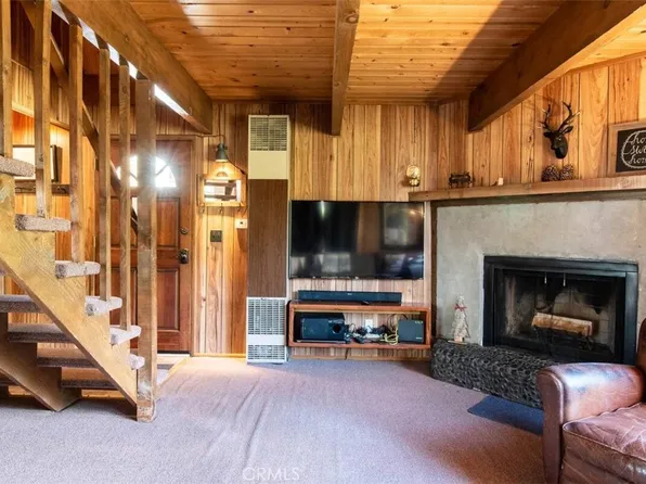 594 Villa Grove Ave, Big Bear City, CA 92314