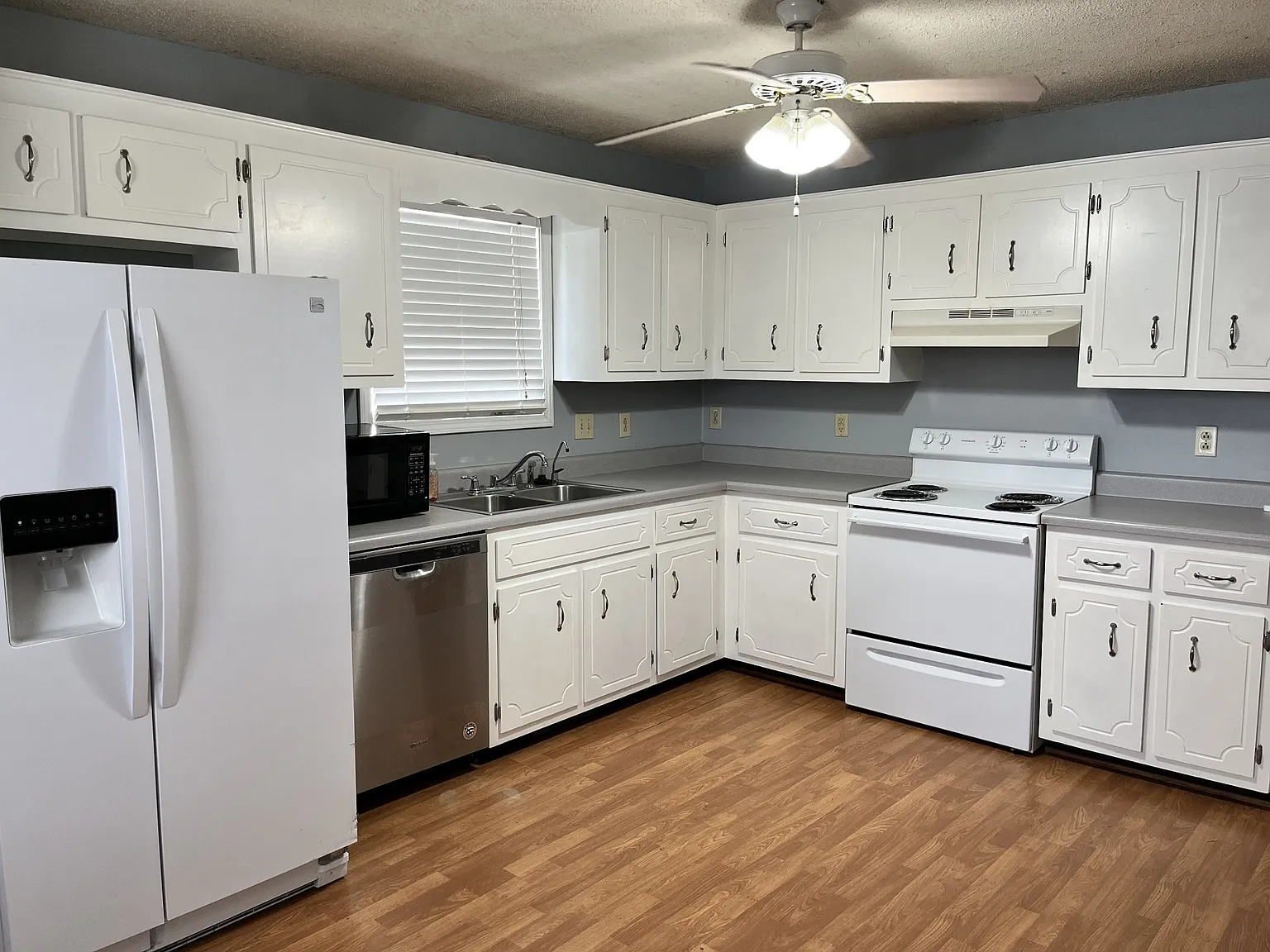 3 bed, 1130 sqft, $1,300 — Photo 3