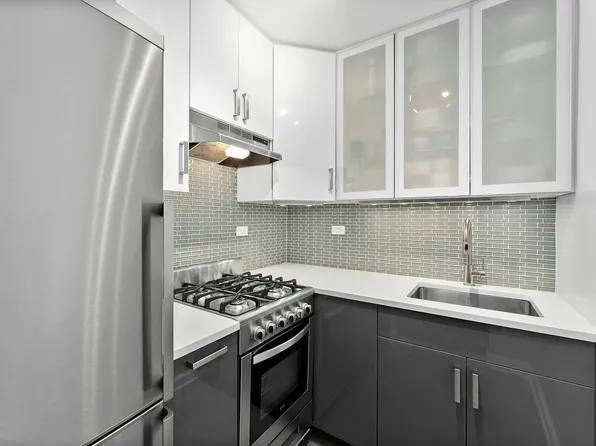 10 West 15th Street 924 image 3 of 6