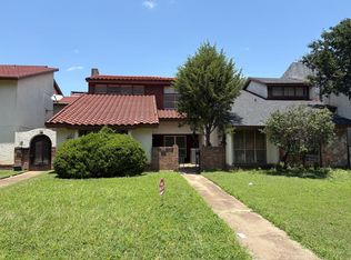 805 W Rochelle Rd, Irving, TX 75062