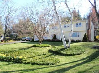 21 Taunton Ridge Rd, Newtown, CT 06470