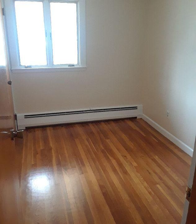 Bedroom 2 (10 x 7.5)