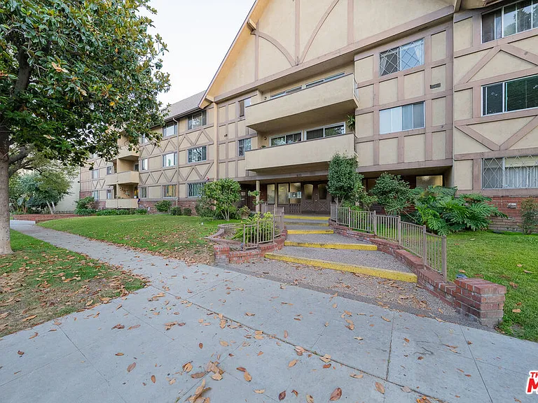 600 W Stocker St #117 — Photo 17