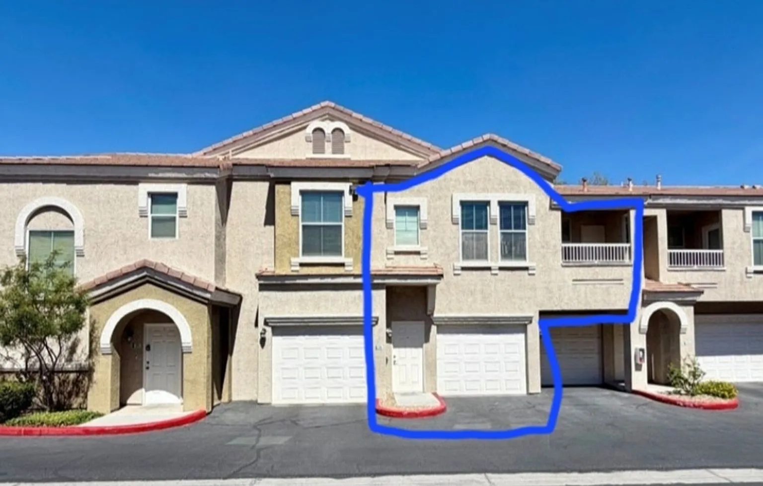 1bed/1bath Plus 2 Car Tandem Garage — Photo 1