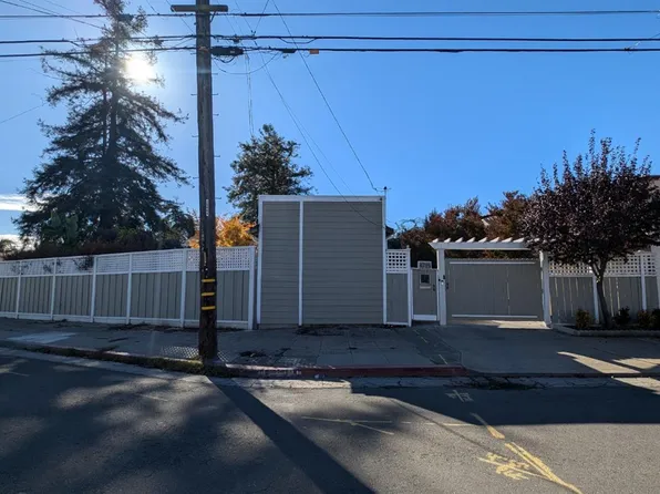 4715 Congress Ave, Oakland, CA 94601
