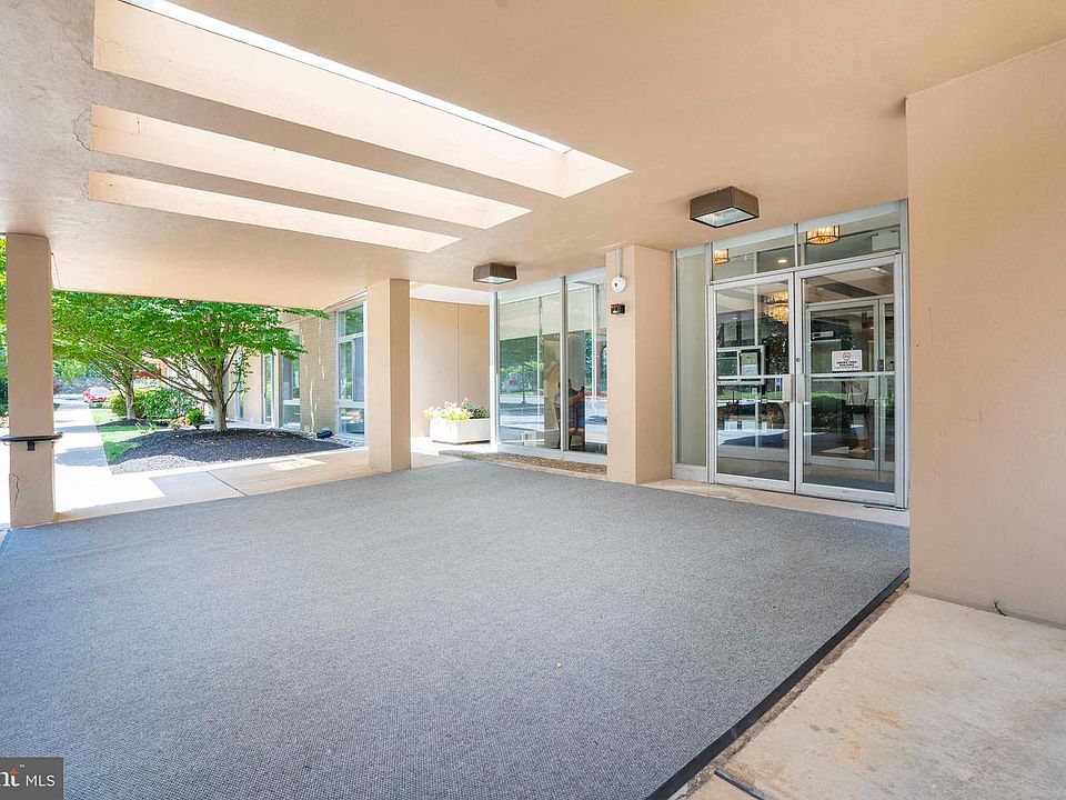 2nd image of 2401 Pennsylvania Ave APT 202