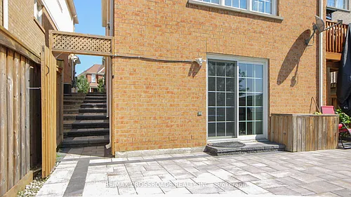 33 Netherway Cres #LOWER Photo 1