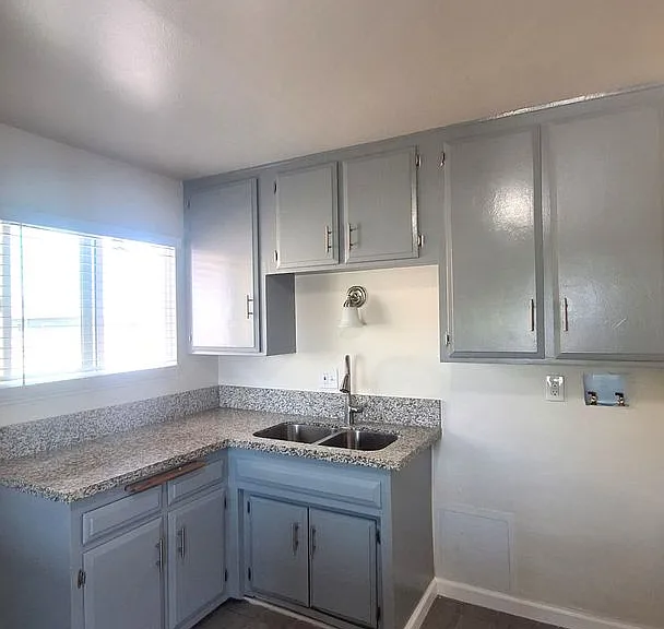 13322 Cordary Ave — Photo 14