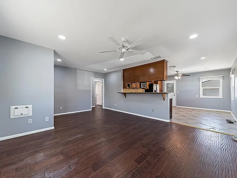 15517 Thornlake Ave — Photo 5