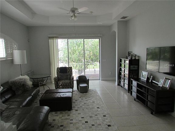 Very Spacious Family Room w/ Tray Ceiling!