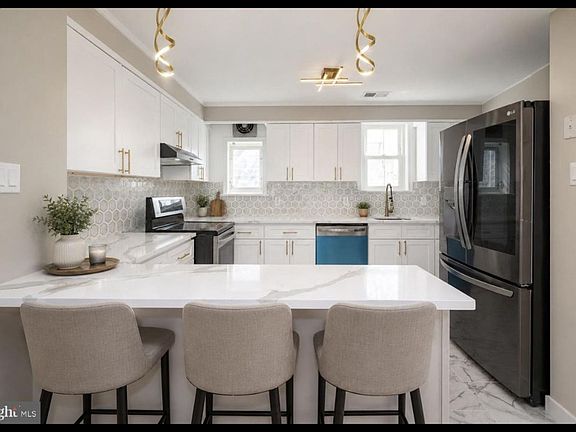3rd image of 291 Jackson Ave