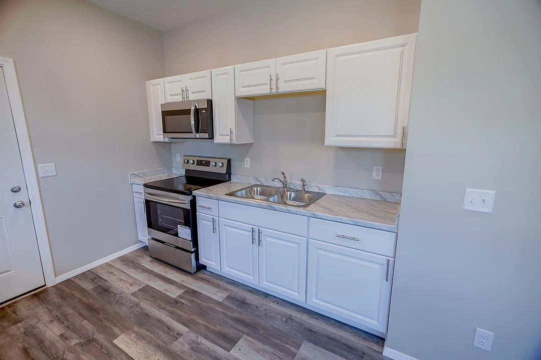 230 N Covell Ave - Upper Unit — Photo 4