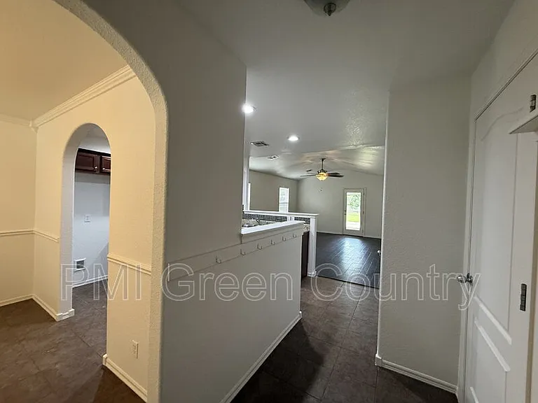 4040 W 105th St S — Photo 4