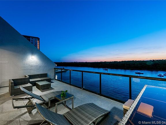 3rd image of 444 Poinciana Island Dr