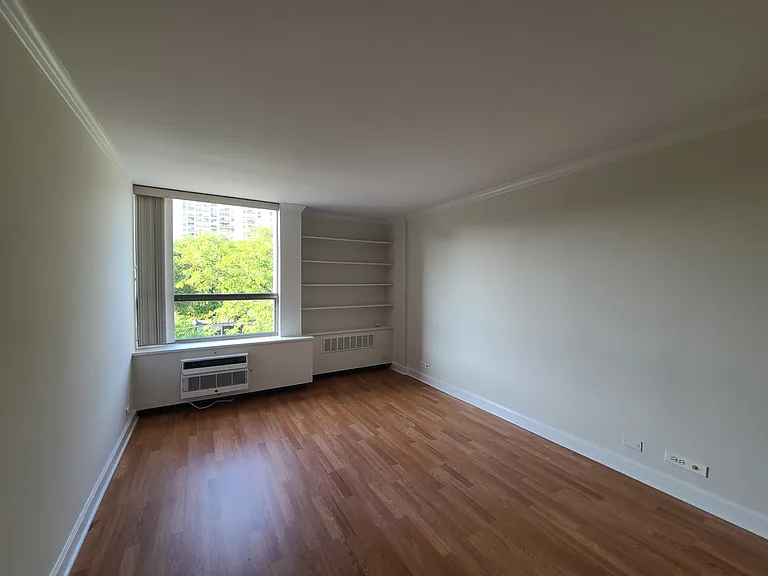 1360 N Sandburg Ter #410 — Photo 16