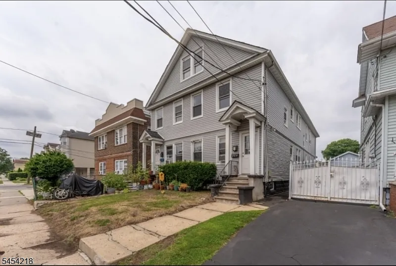 3 bed, 5.0 bath, $2,150 — Photo 3