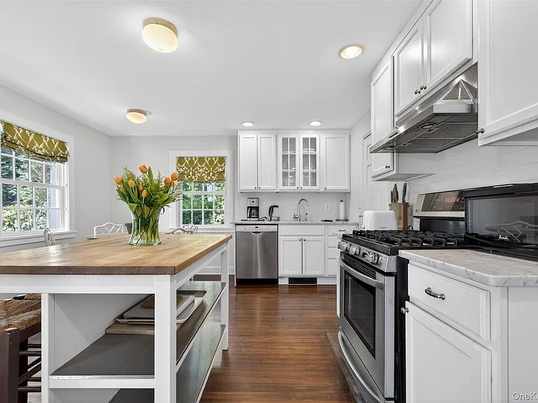490 Duck Pond Rd — Photo 10
