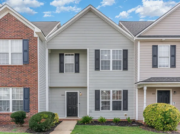 109 Blackthorne Ct, Clayton, NC 27520