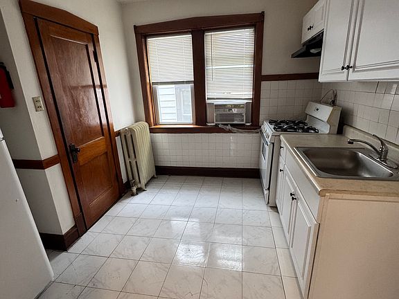 4th image of 3507 N Keeler Ave #1S