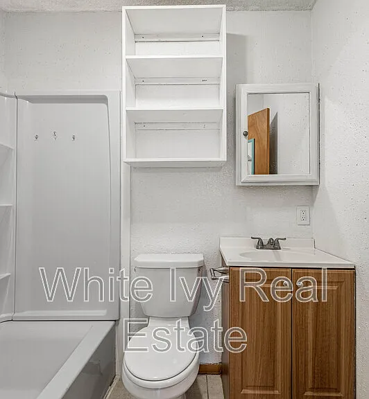 120 McAdams Ln #E — Photo 8
