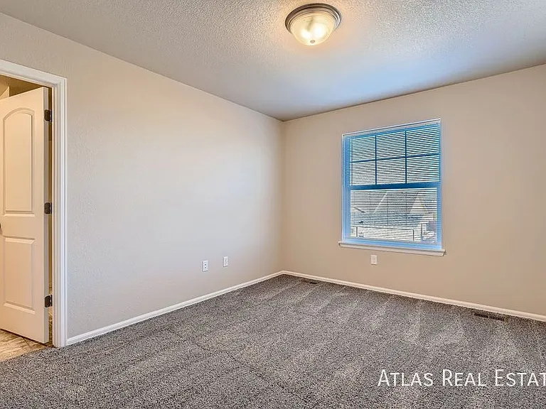 710 Finch Dr — Photo 10
