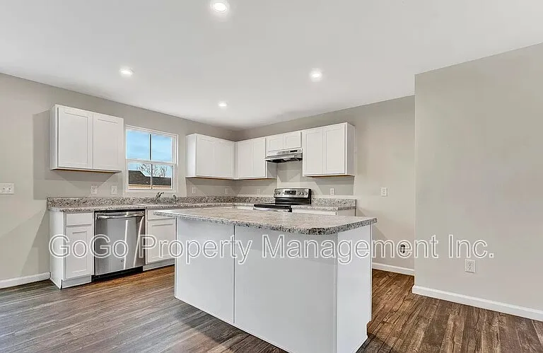 8 Torrington Dr — Photo 4