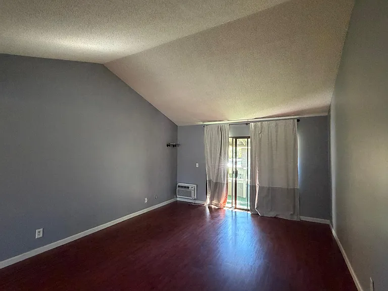 96 Streamwood — Photo 7