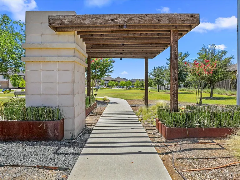 5322 Statesman Ln — Photo 39