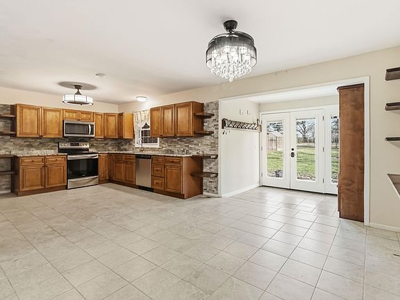 5th image of 132 Horseshoe Dr