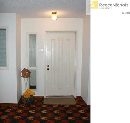 Charming entry to the unit.