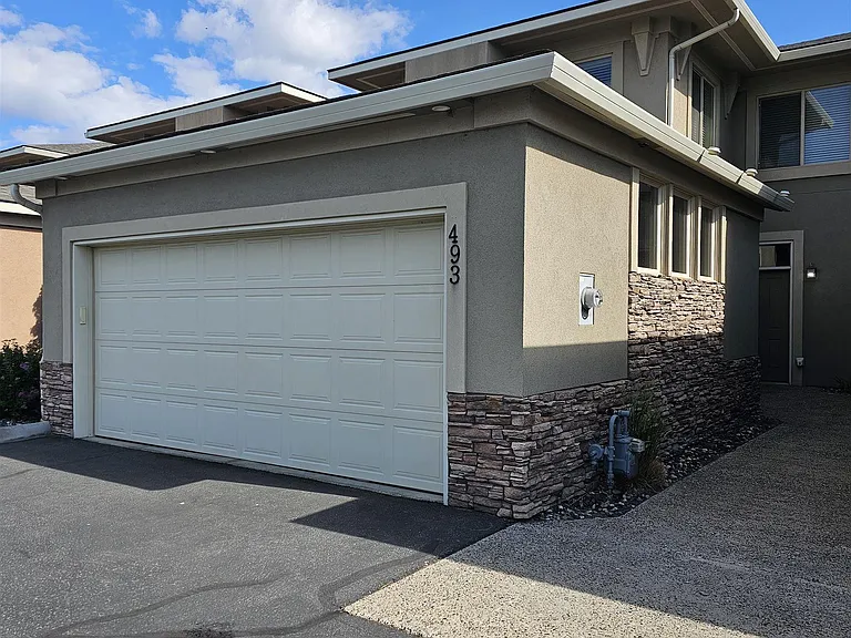 493 Columbia Point Dr — Photo 1